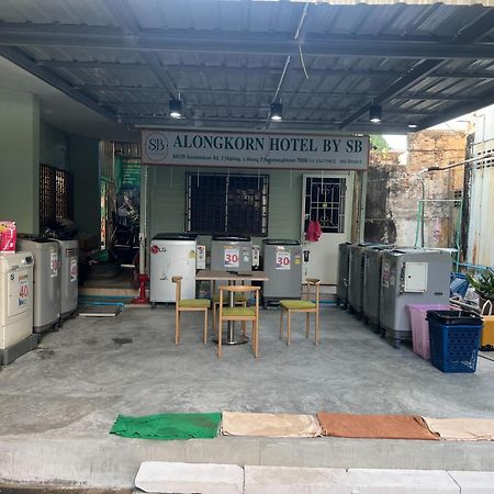 Alongkorn Hotel By Sb Samut Songkhram Bagian luar foto