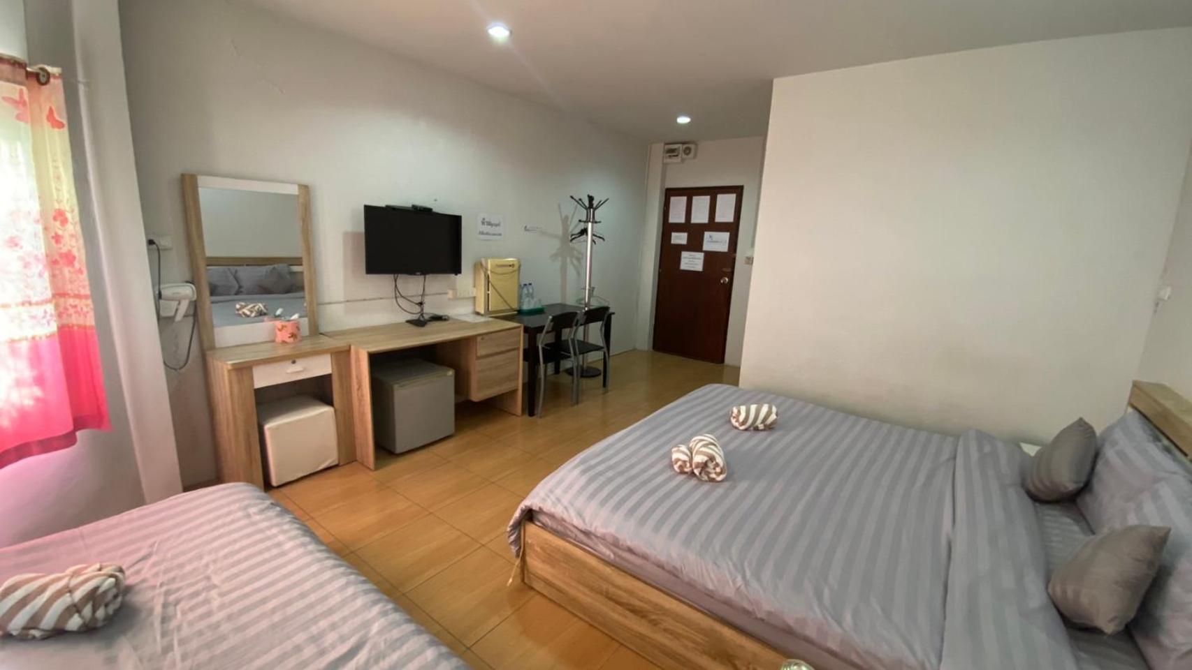 Alongkorn Hotel By Sb Samut Songkhram Bagian luar foto