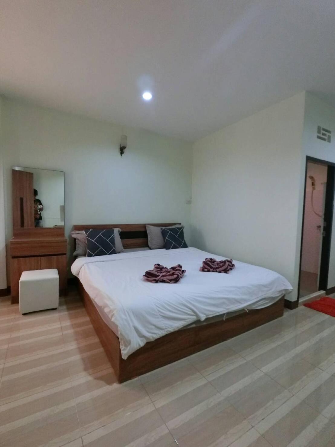 Alongkorn Hotel By Sb Samut Songkhram Bagian luar foto