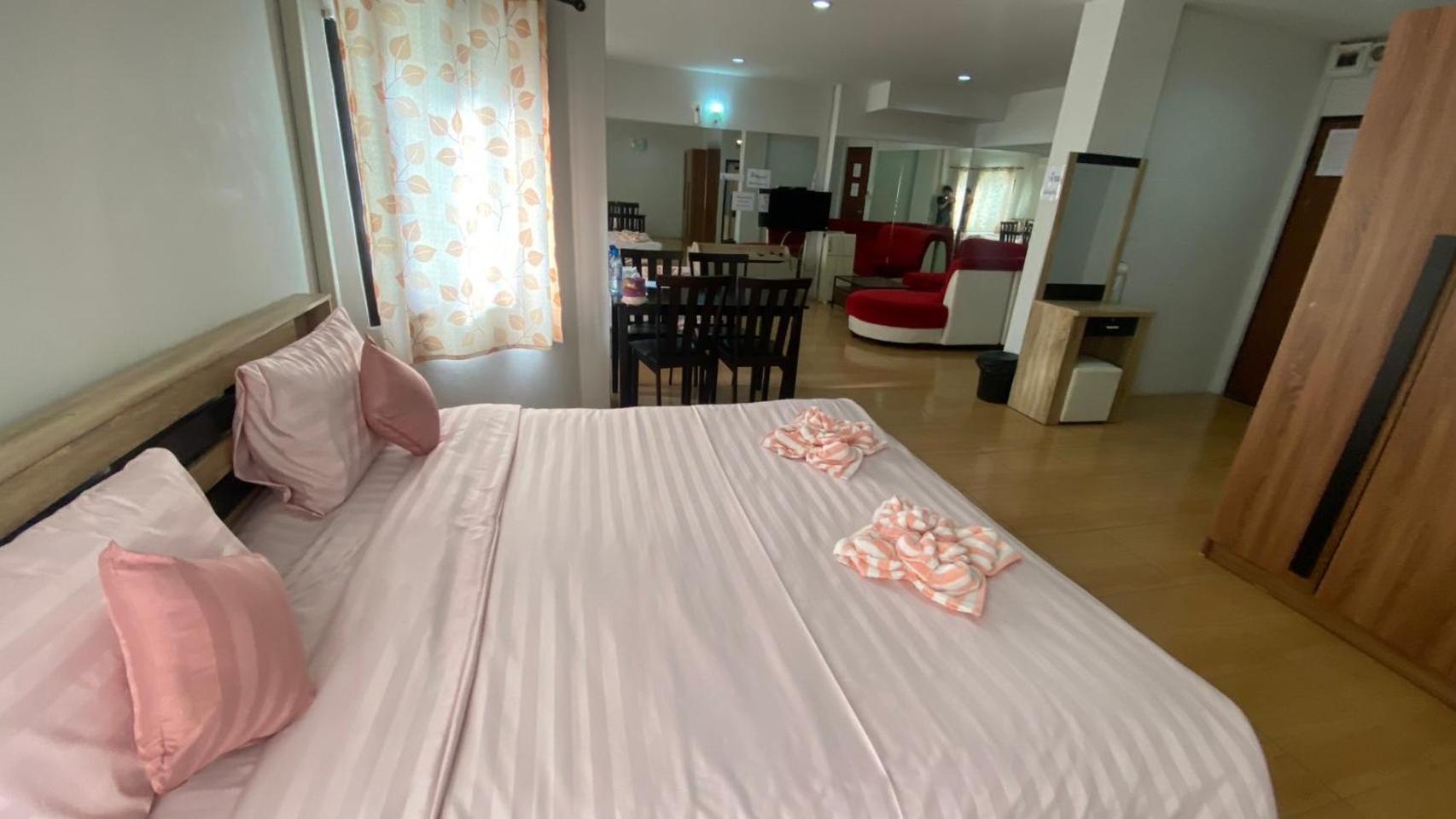 Alongkorn Hotel By Sb Samut Songkhram Bagian luar foto