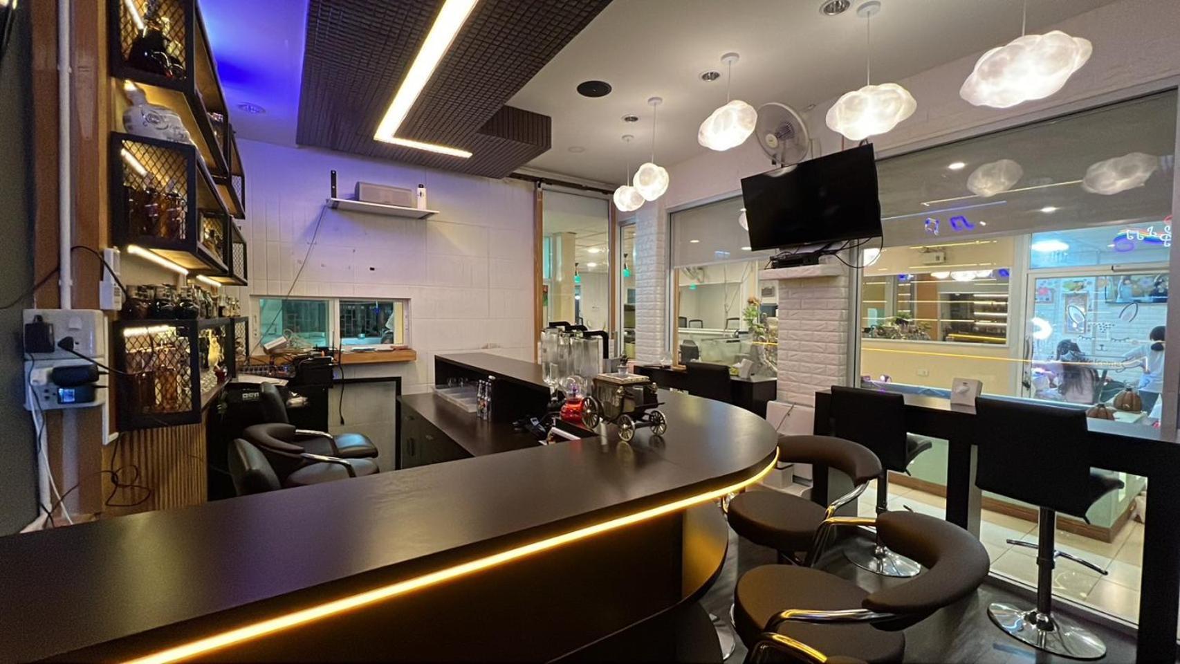 Alongkorn Hotel By Sb Samut Songkhram Bagian luar foto