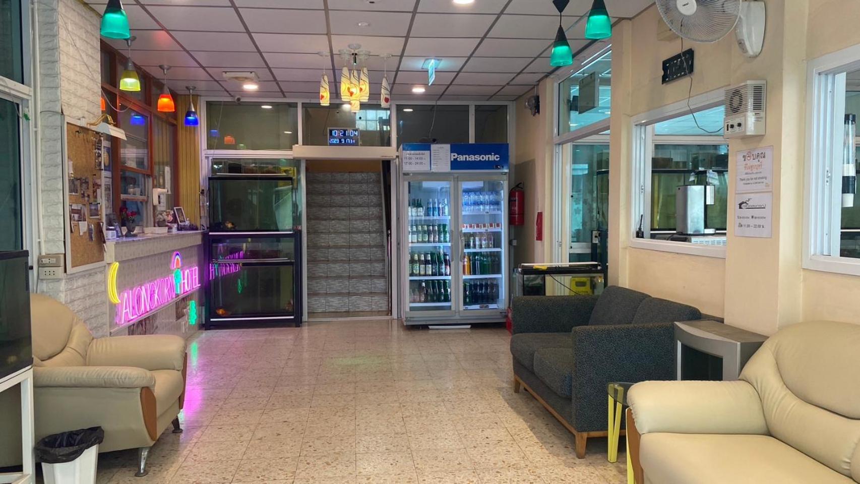Alongkorn Hotel By Sb Samut Songkhram Bagian luar foto