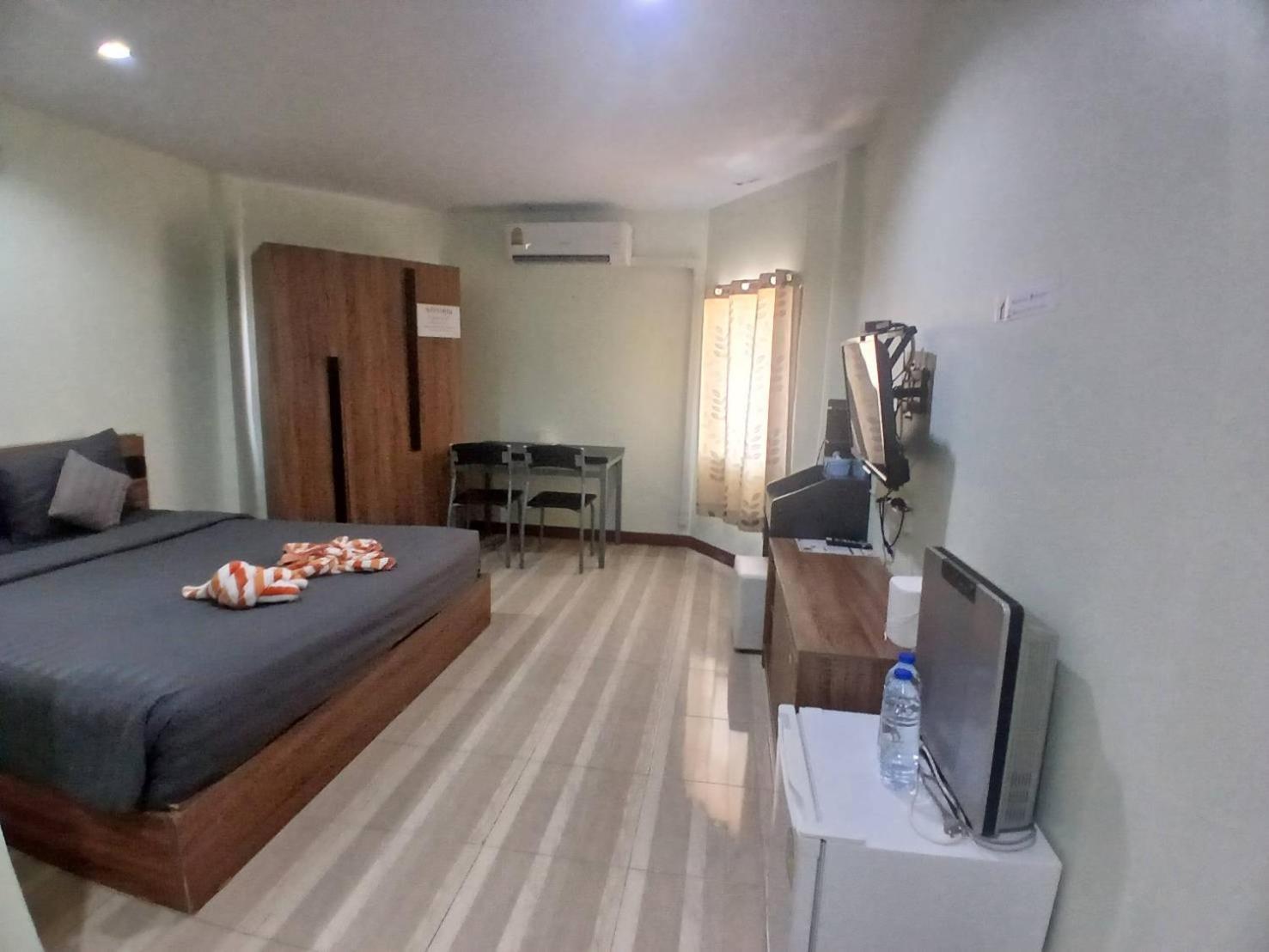 Alongkorn Hotel By Sb Samut Songkhram Bagian luar foto